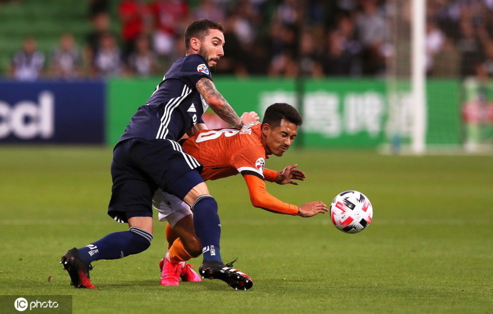 赛地聚焦——亚冠今晚热度飙升；深圳男篮外线爆发；管理层满意；赛季目标并未改变的简单介绍