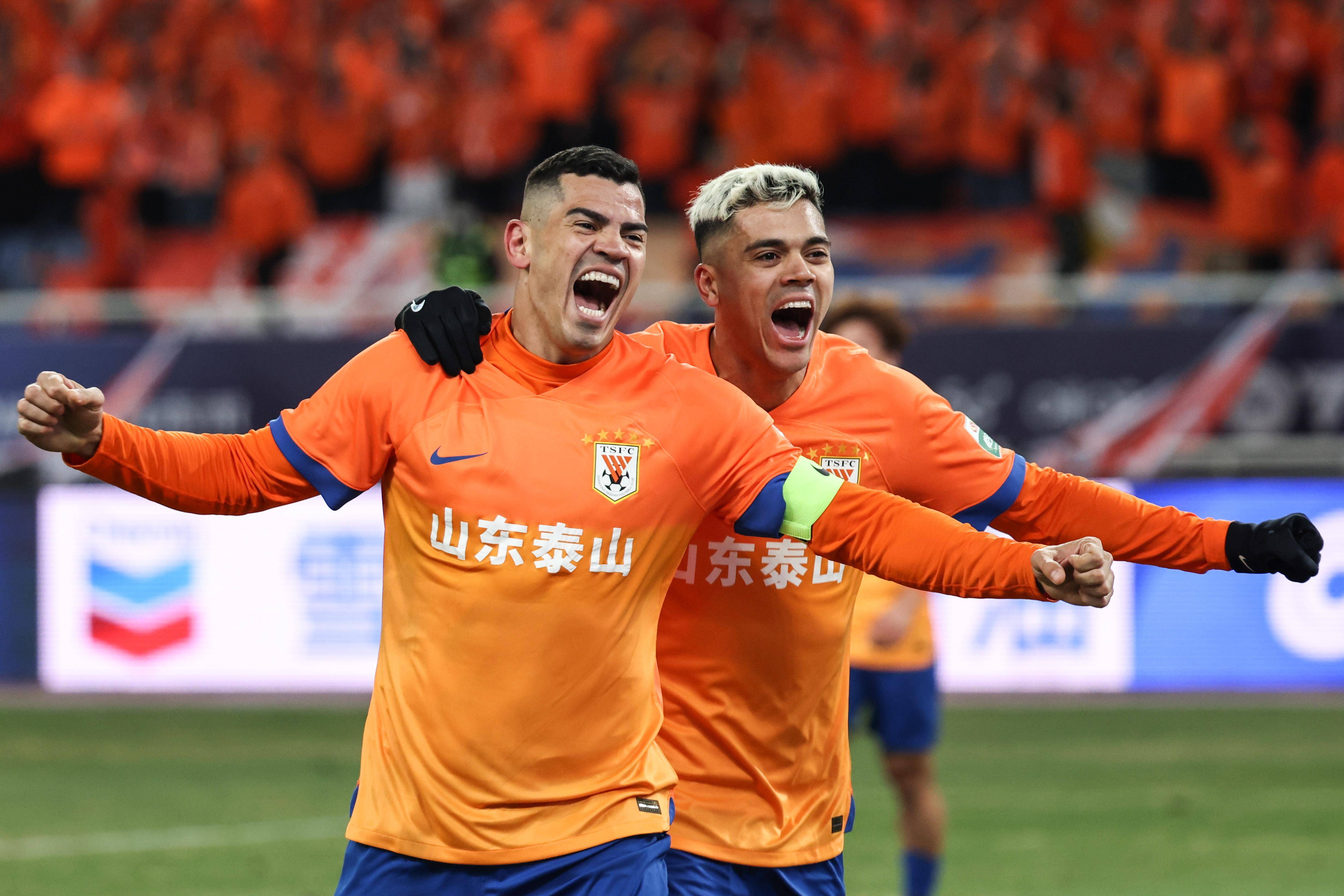 包含法国杯赛程吃紧,山东泰山加时末段刷新队史纪录,质疑声仍在,赛程密集仍需轮换的词条 包含法国杯赛程吃紧,山东泰山加时末段刷新队史纪录,质疑声仍在,赛程密集仍需轮换的词条