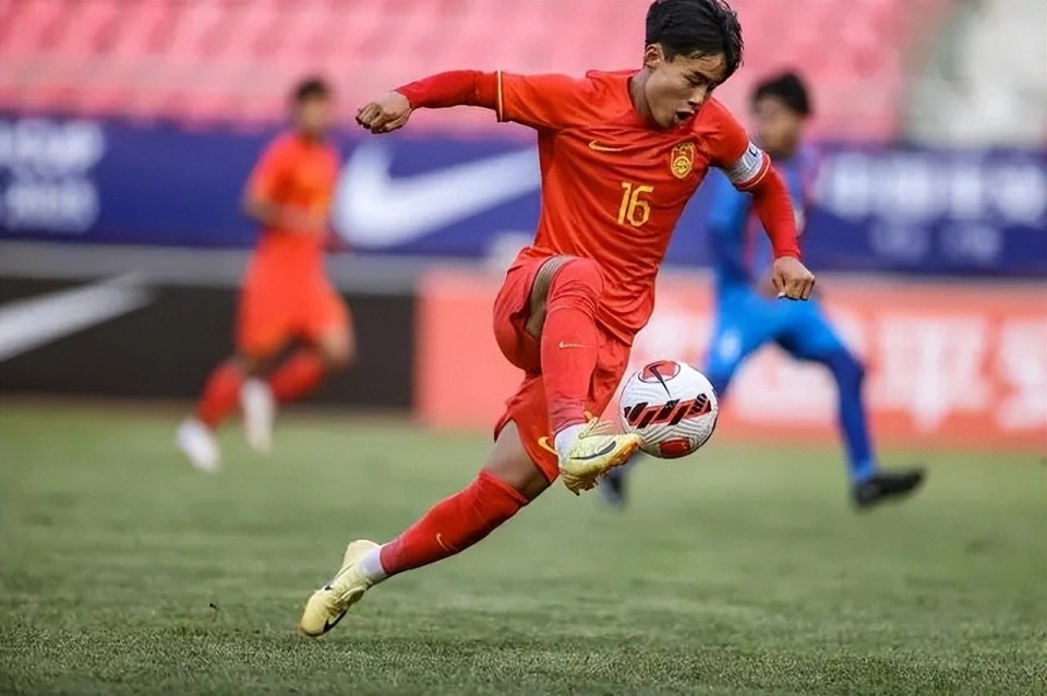 冲刺阶段体能课后，阿贾克斯迎来里程碑备战欧超杯，球迷炸锅，数据趋势出现新变化的简单介绍